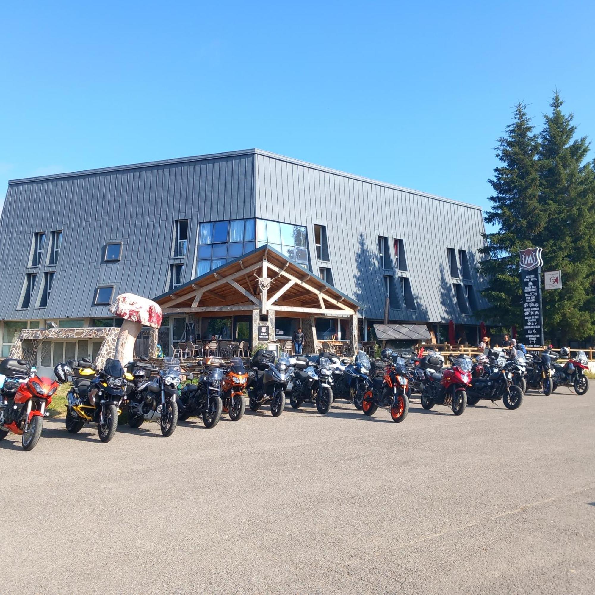 Hotel Montlo Relais Des Cerfs Cubieres Exterior foto